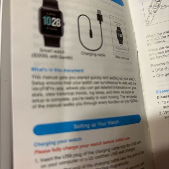 Sleek Black Smartwatch with Digital Display - Picture 5 of 9